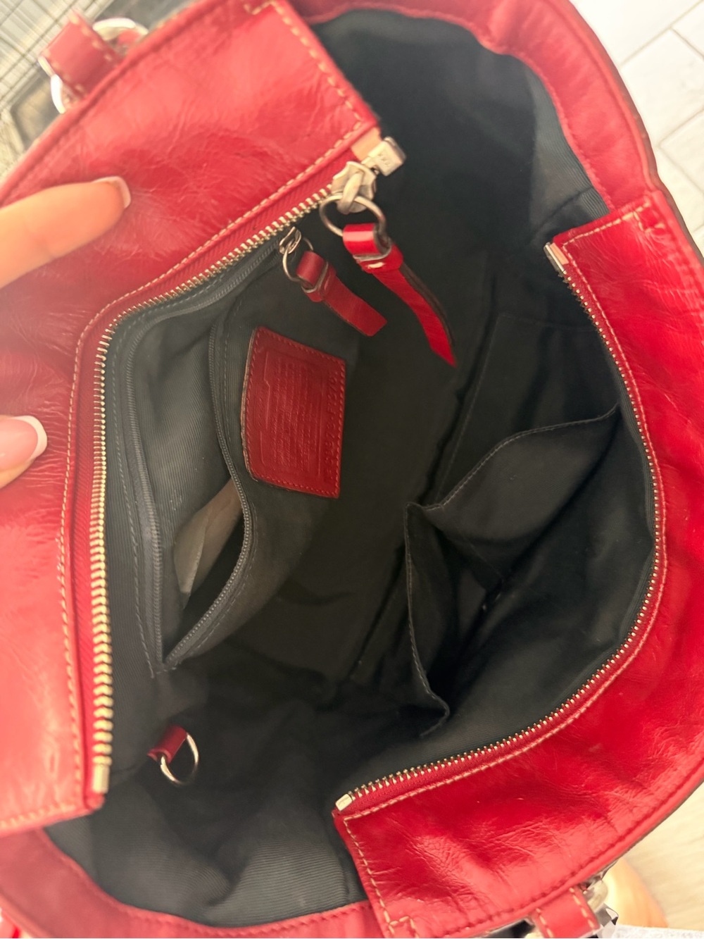 SOLD Coach East West Red Patent Leather Gallery Tote 2009 Vintage Y2K 💋 - Picture 11 of 13